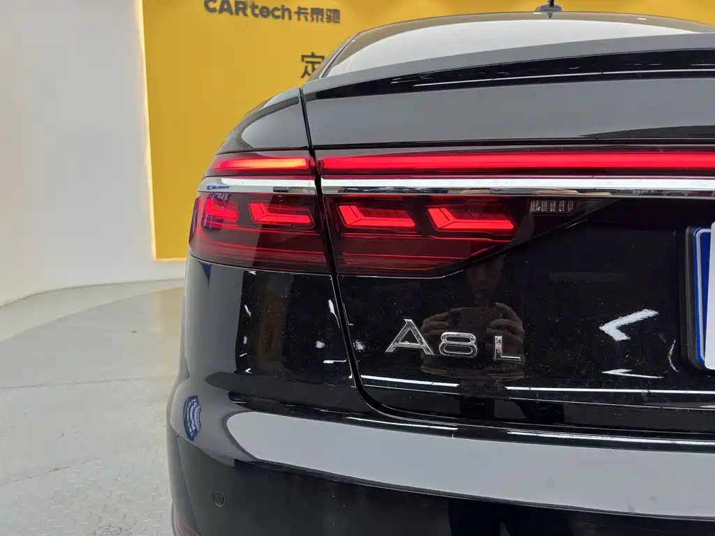 Фото 7 - Audi A8