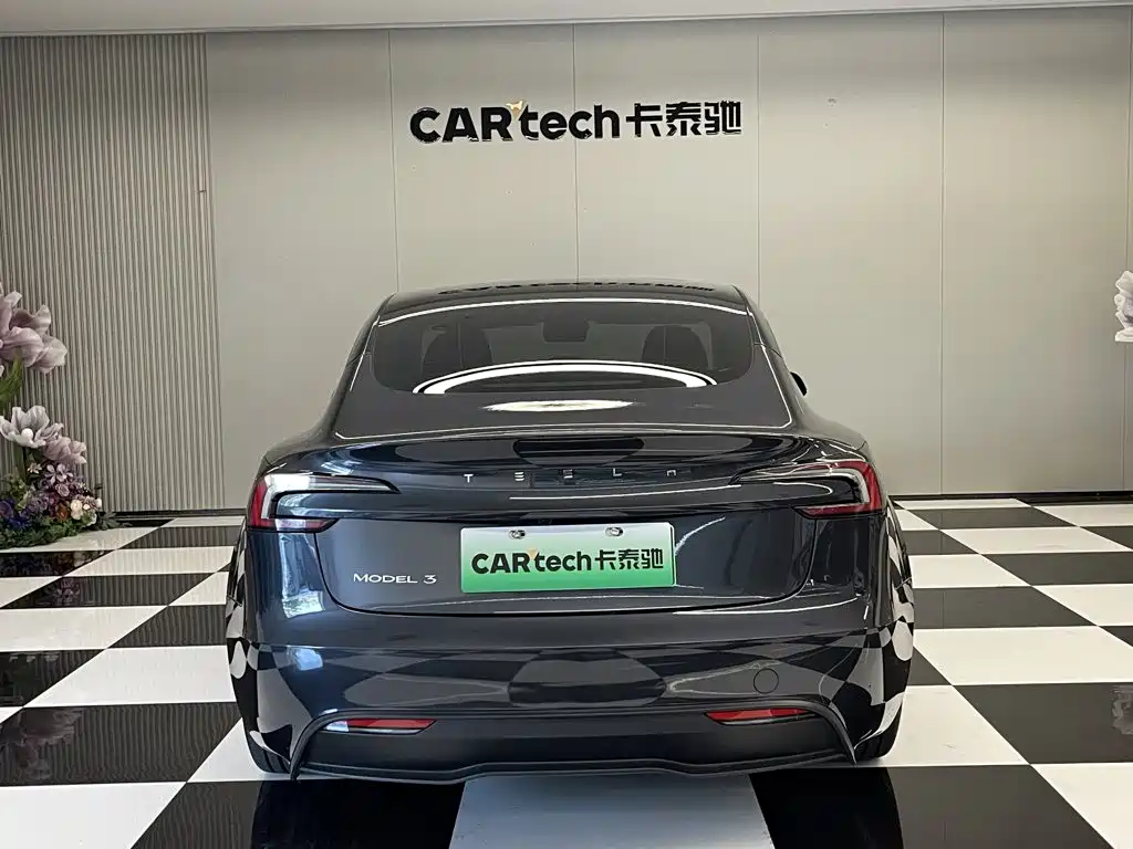 Фото 6 - Tesla Model 3