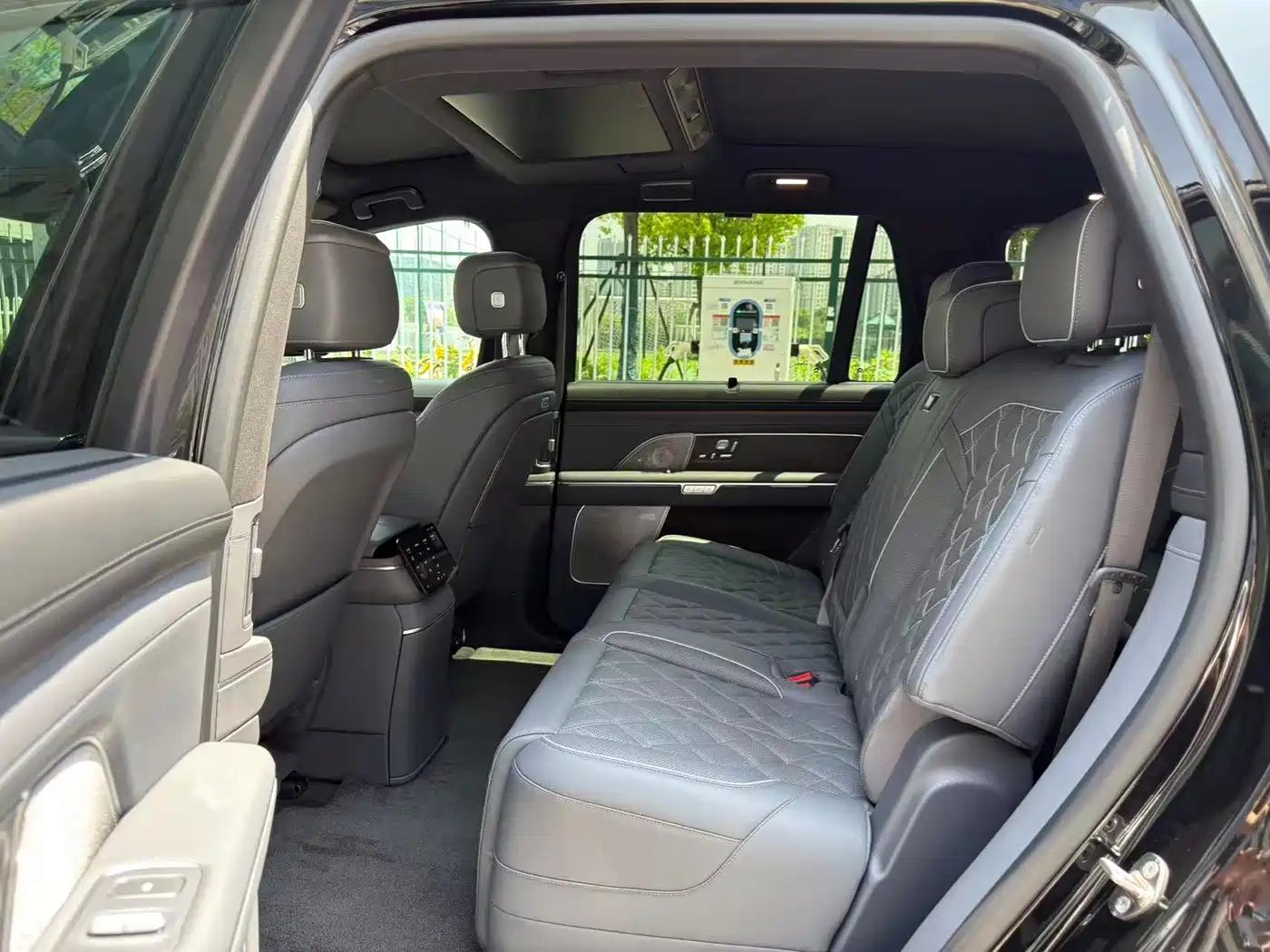 NIO ES8 2025 Base Model 7-Seater фото 10