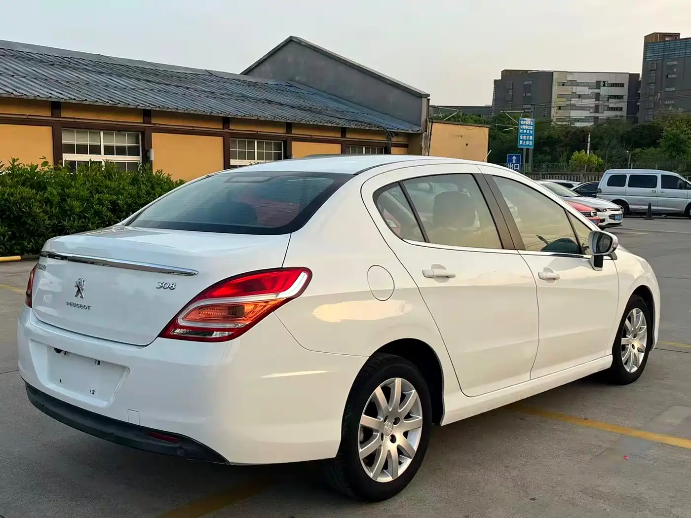 Peugeot 308 2013 Model 1.6L Automatic Superior Style фото 9