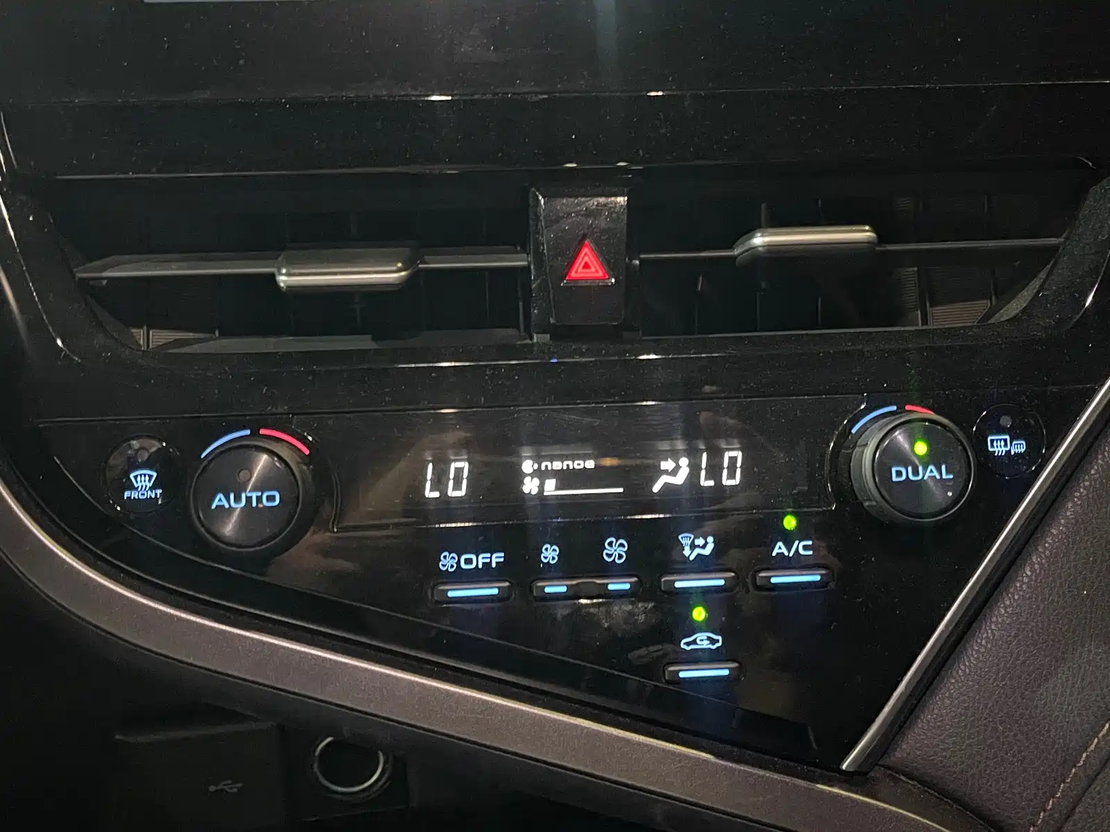 Фото 7 - Toyota Camry