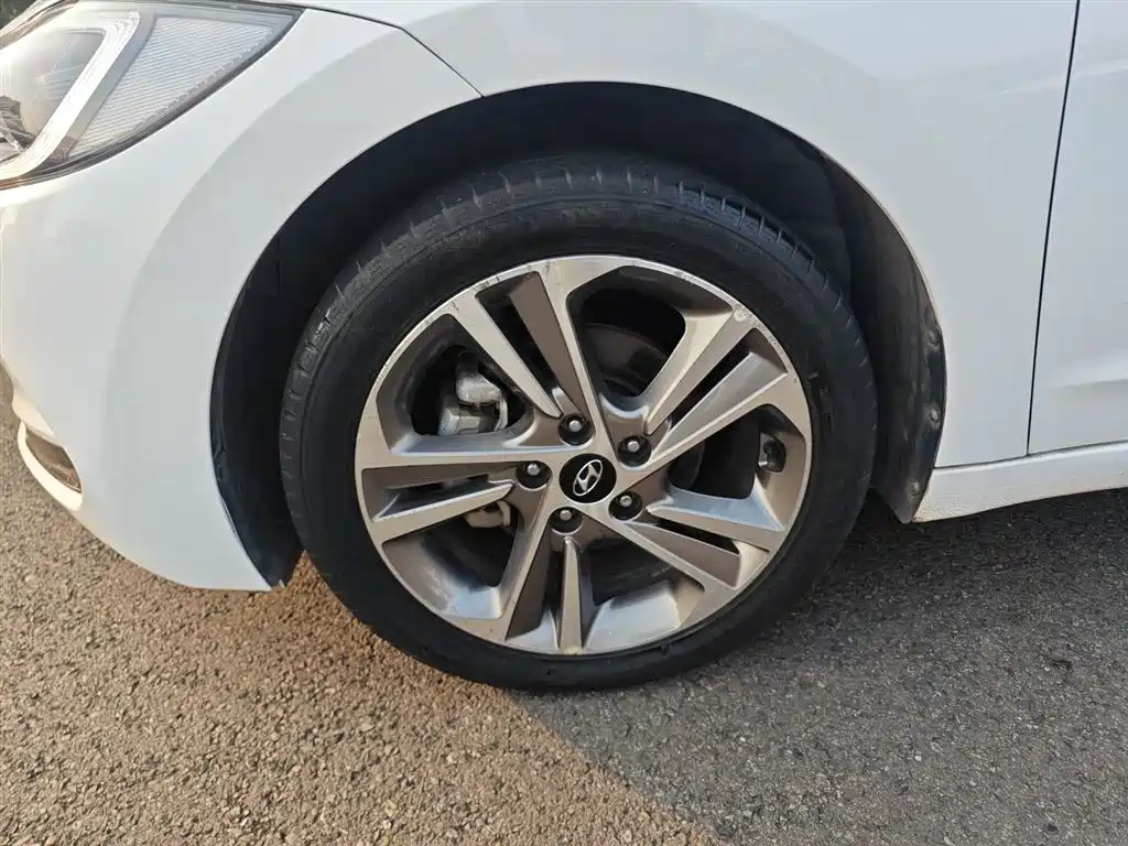 Hyundai Elantra 2016 Model 1.6L Automatic Smart Elite фото 25