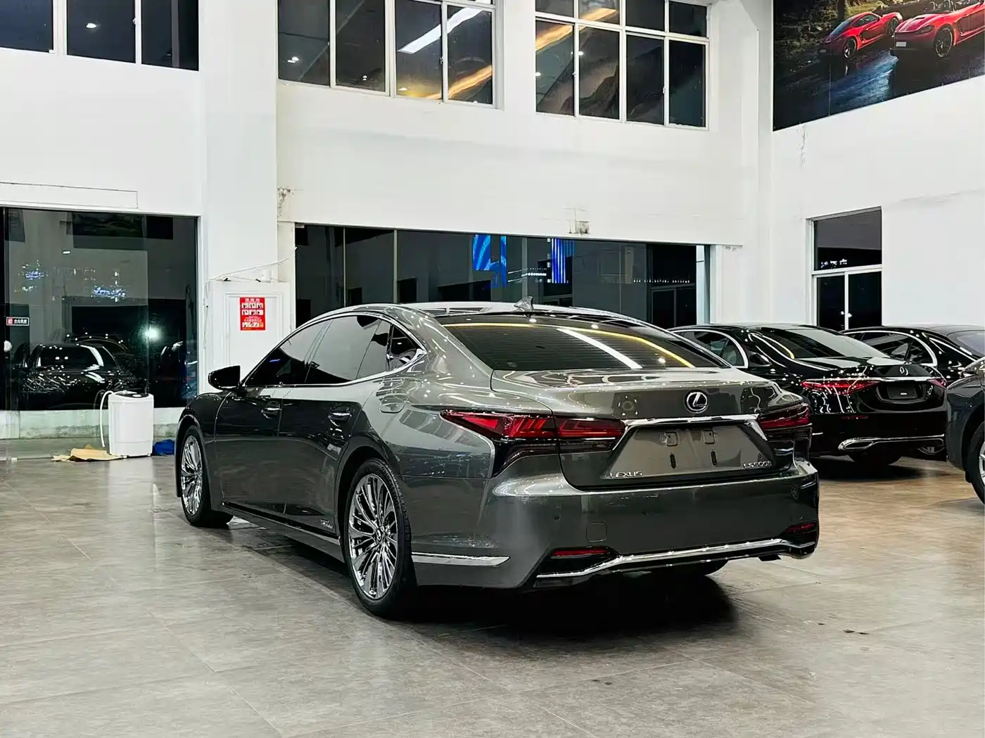 Lexus LS 2021 500h Luxury Edition фото 4
