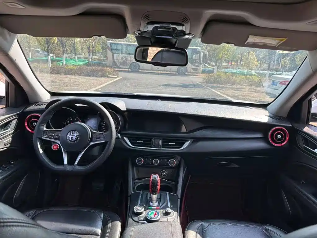 Alfa Romeo Stelvio 2018 2017 2.0T 200HP Elite