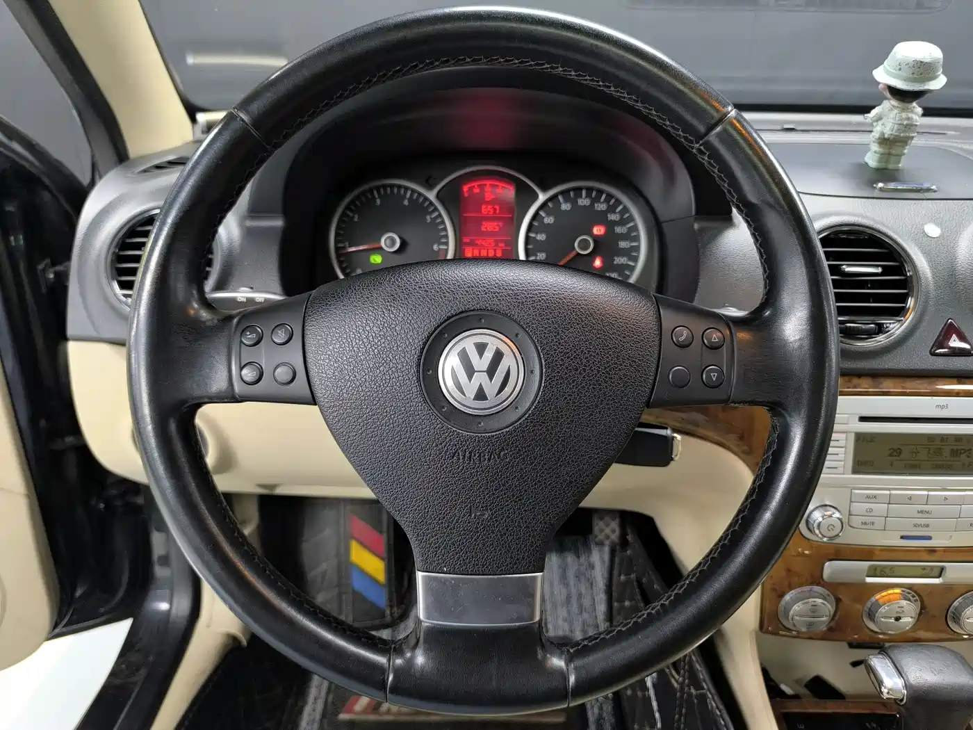 Volkswagen Lavida 2008 2.0L Manual Premium Edition фото 7