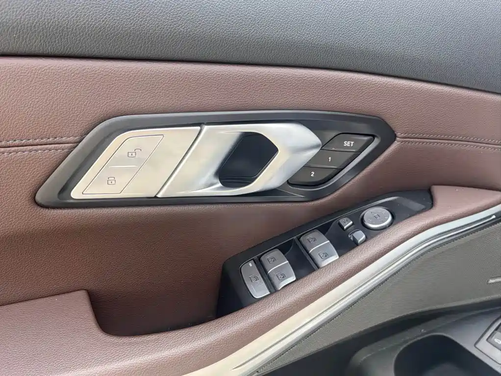 صورة 19 - BMW 3 Series