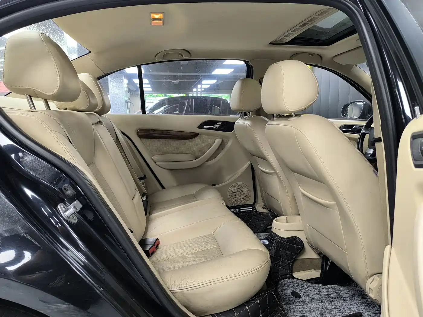 Volkswagen Lavida 2008 2.0L Manual Premium Edition фото 13