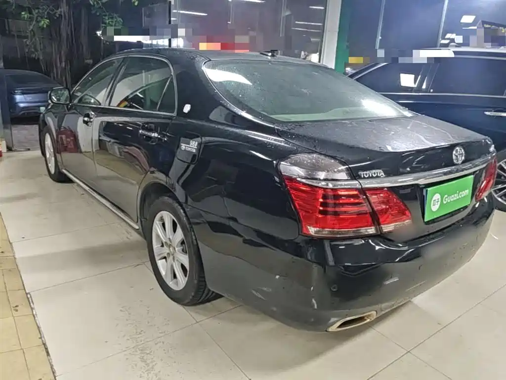 Toyota Crown 2012 3.0L Royal Saloon VIP фото 5