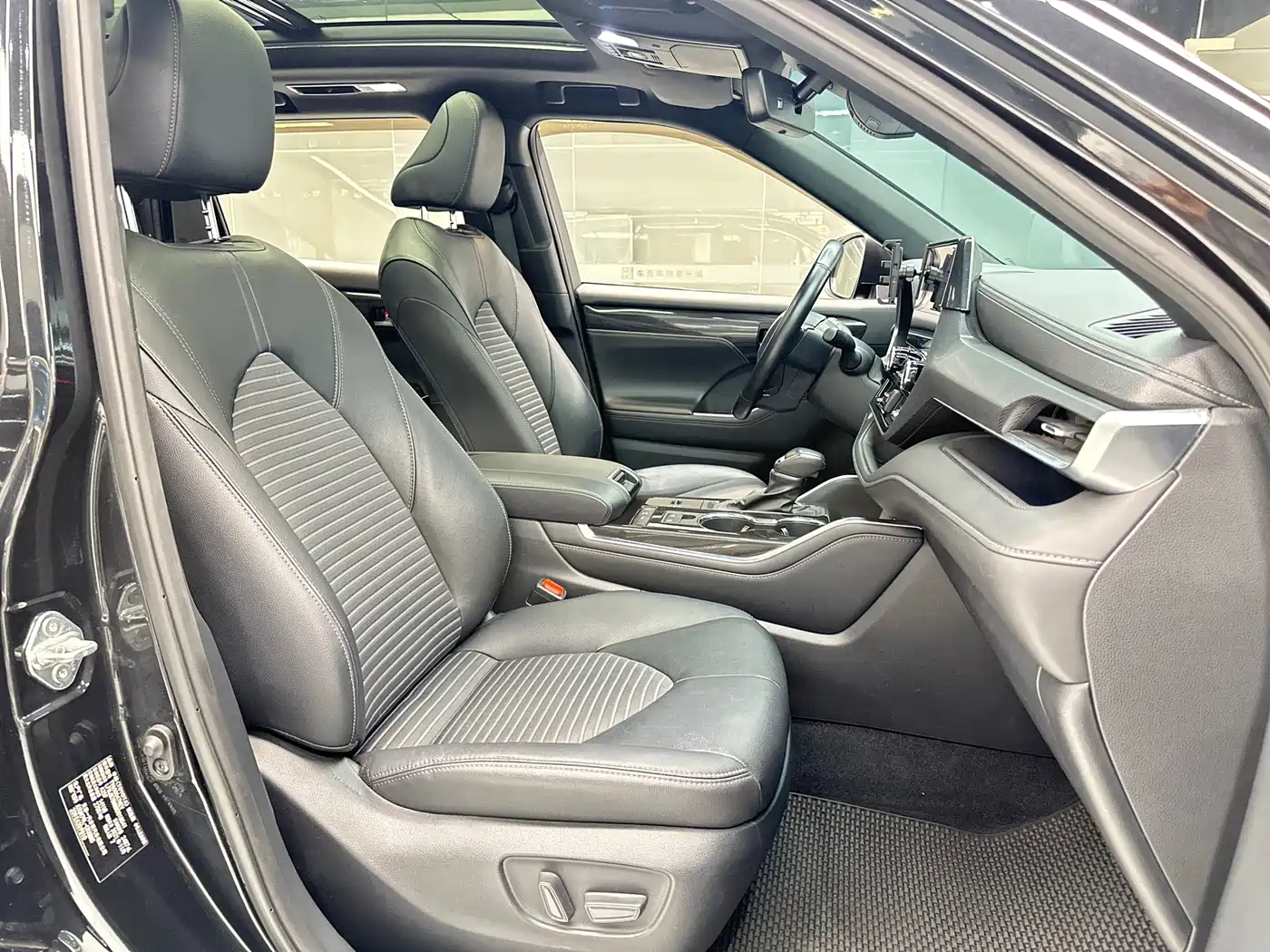 Toyota Crown Kluger 2021 2.5L HEV 4WD Premium фото 37
