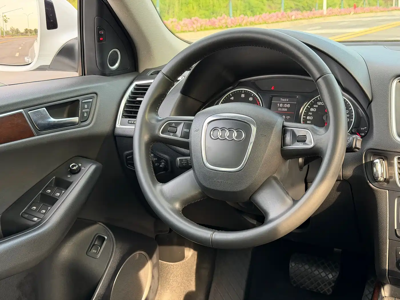 Audi Q5 2012 2.0TFSI Comfort фото 27
