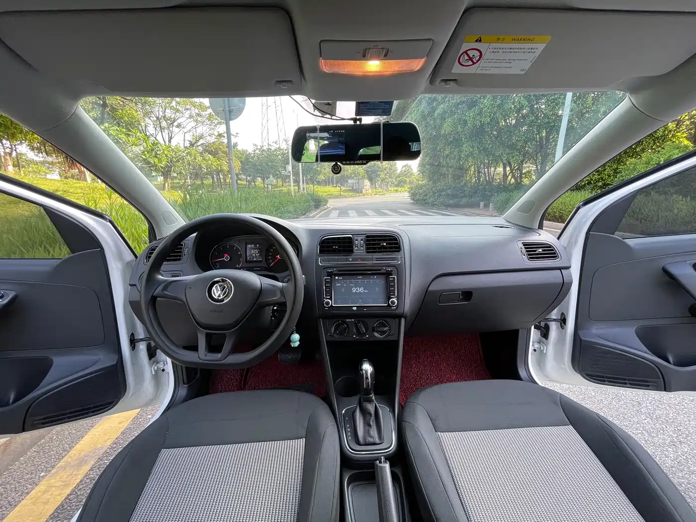Volkswagen Polo 2016 1.4L Automatic Trend фото 9