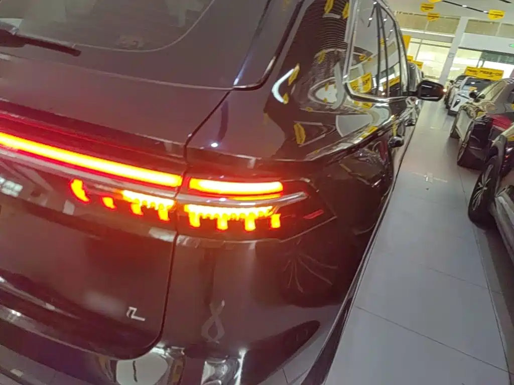 Фото 8 - Geely Monjaro