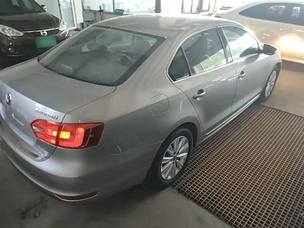Volkswagen Sagitar 2014 Facelift 1.6L Manual Comfort фото 7