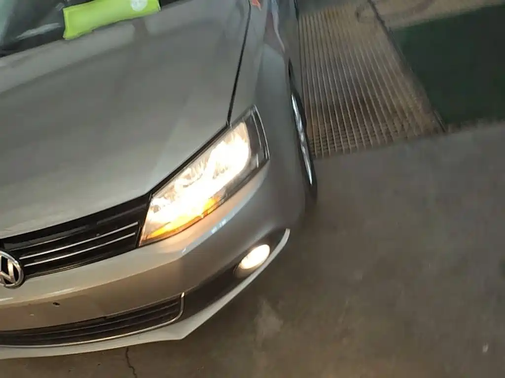 Volkswagen Sagitar 2014 Facelift 1.6L Manual Comfort фото 24