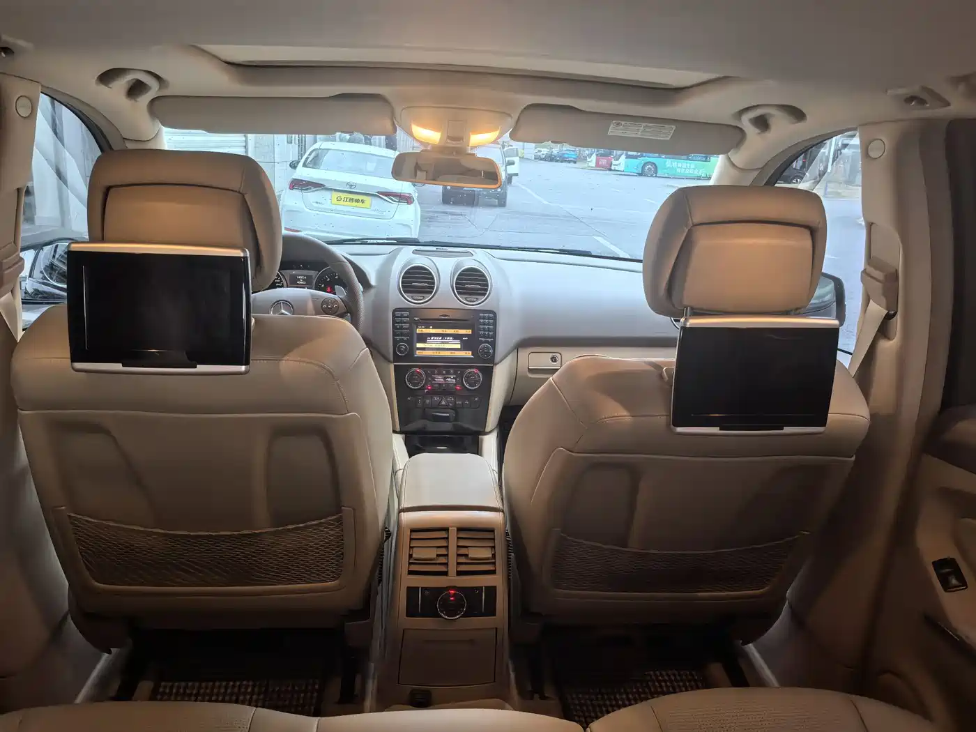 Mercedes-Benz M-Class AMG 2011 AMG ML 63 фото 5