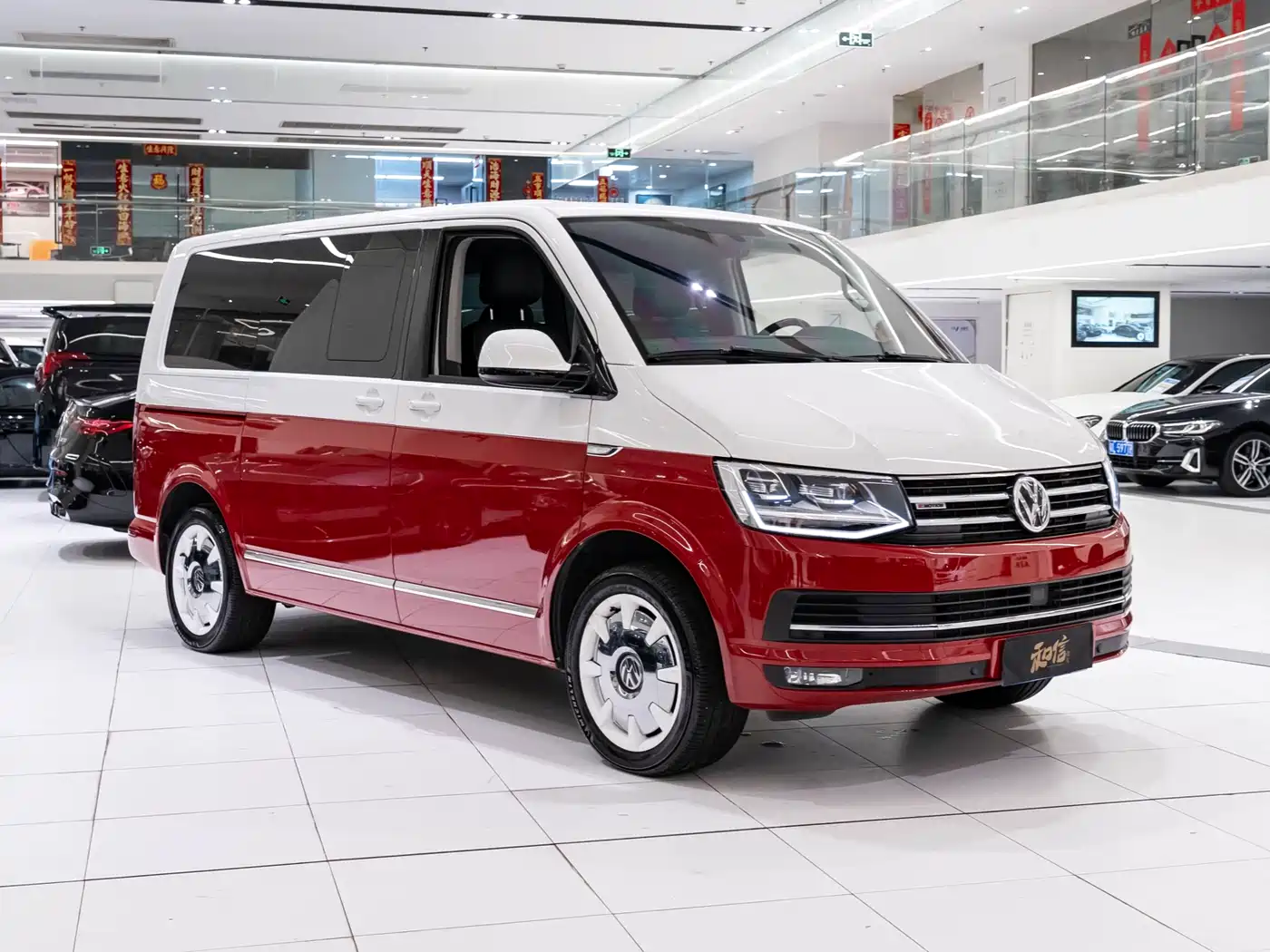 Volkswagen Multivan 2018 2.0TSI 4WD Leisure Edition 7-Seater фото 3