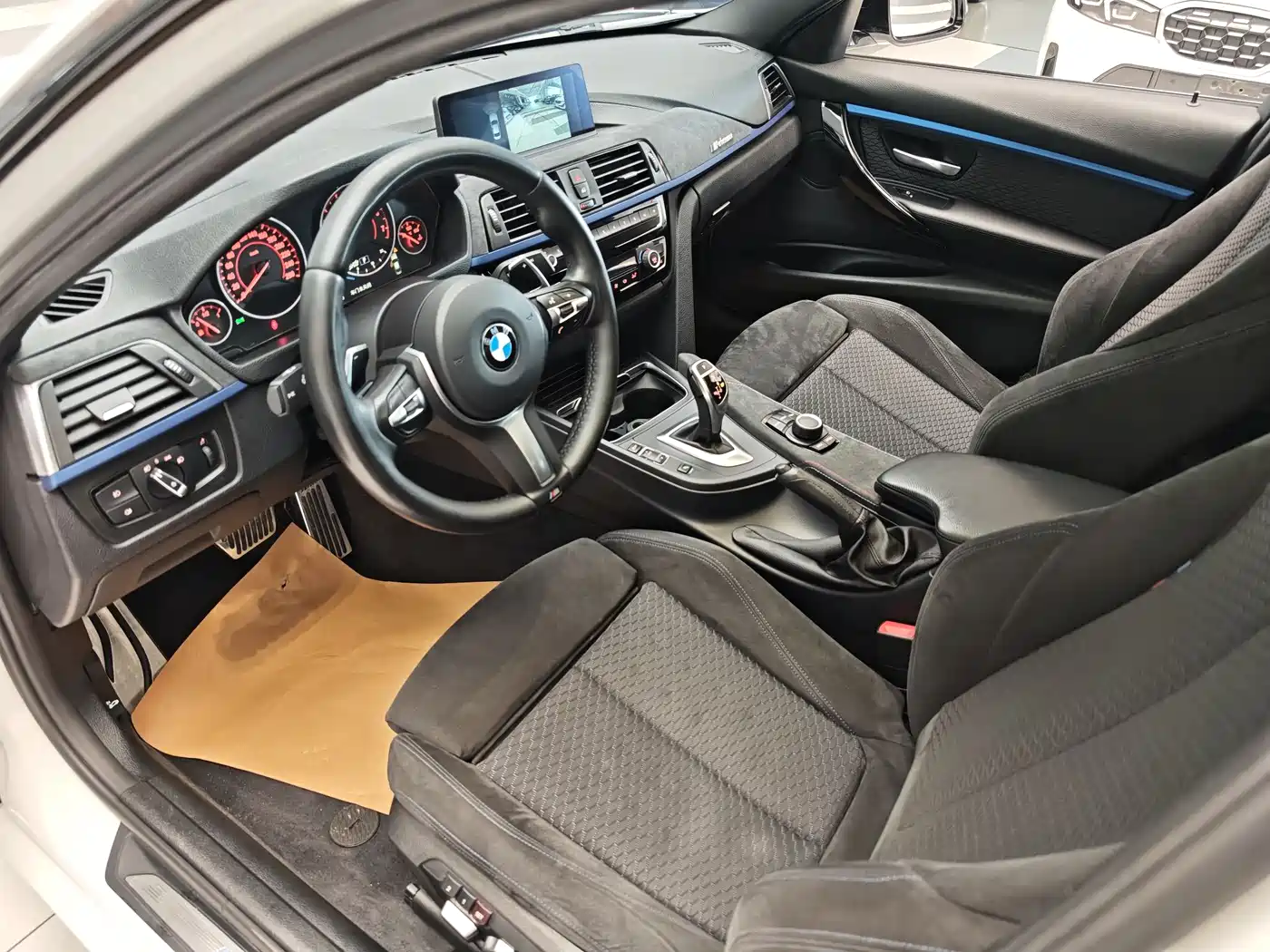BMW 3 Series 2018 320i M Sport Package фото 6