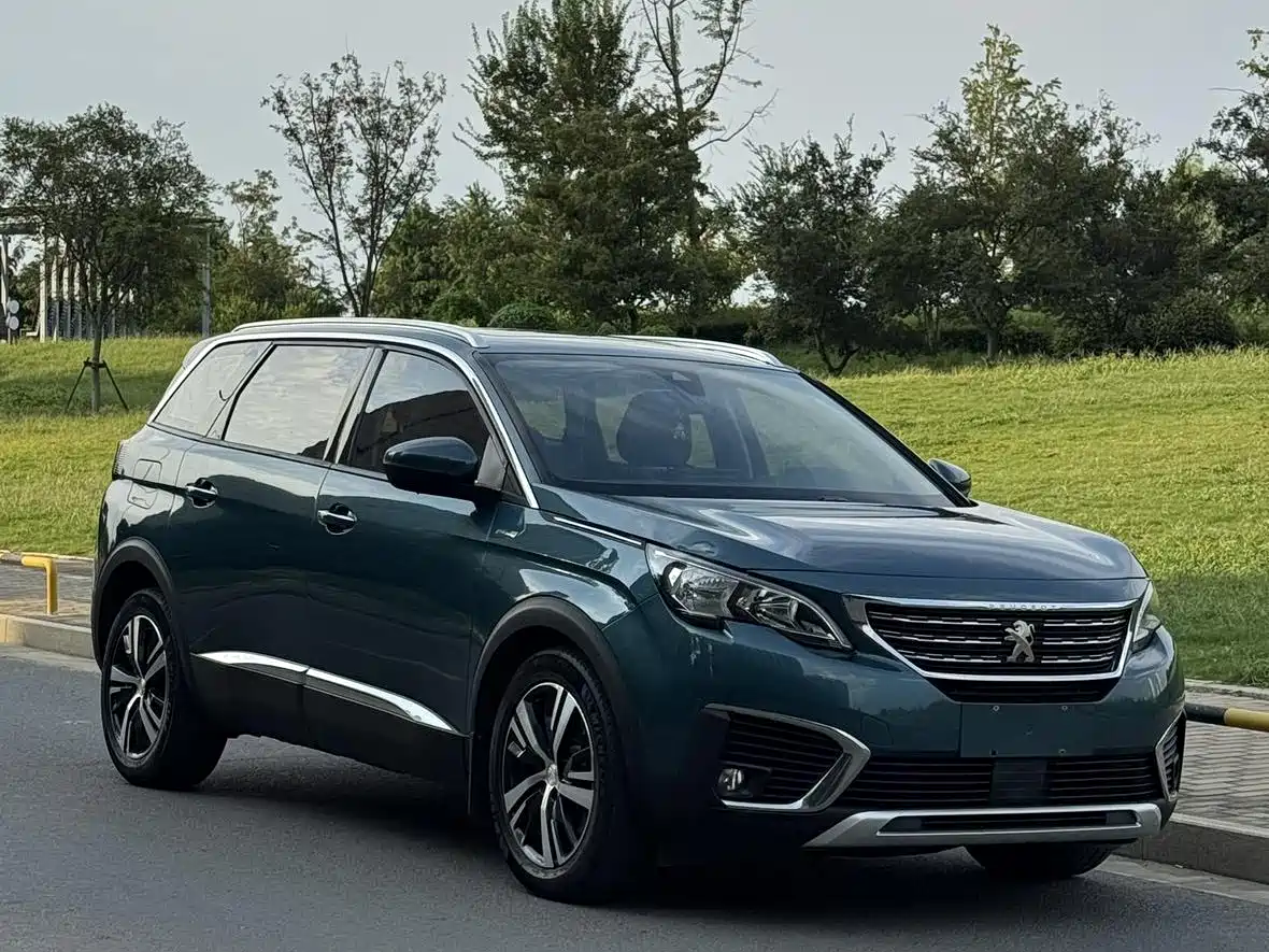 صورة 3 - Peugeot 5008