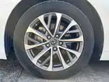 Photo 14 - Lexus ES