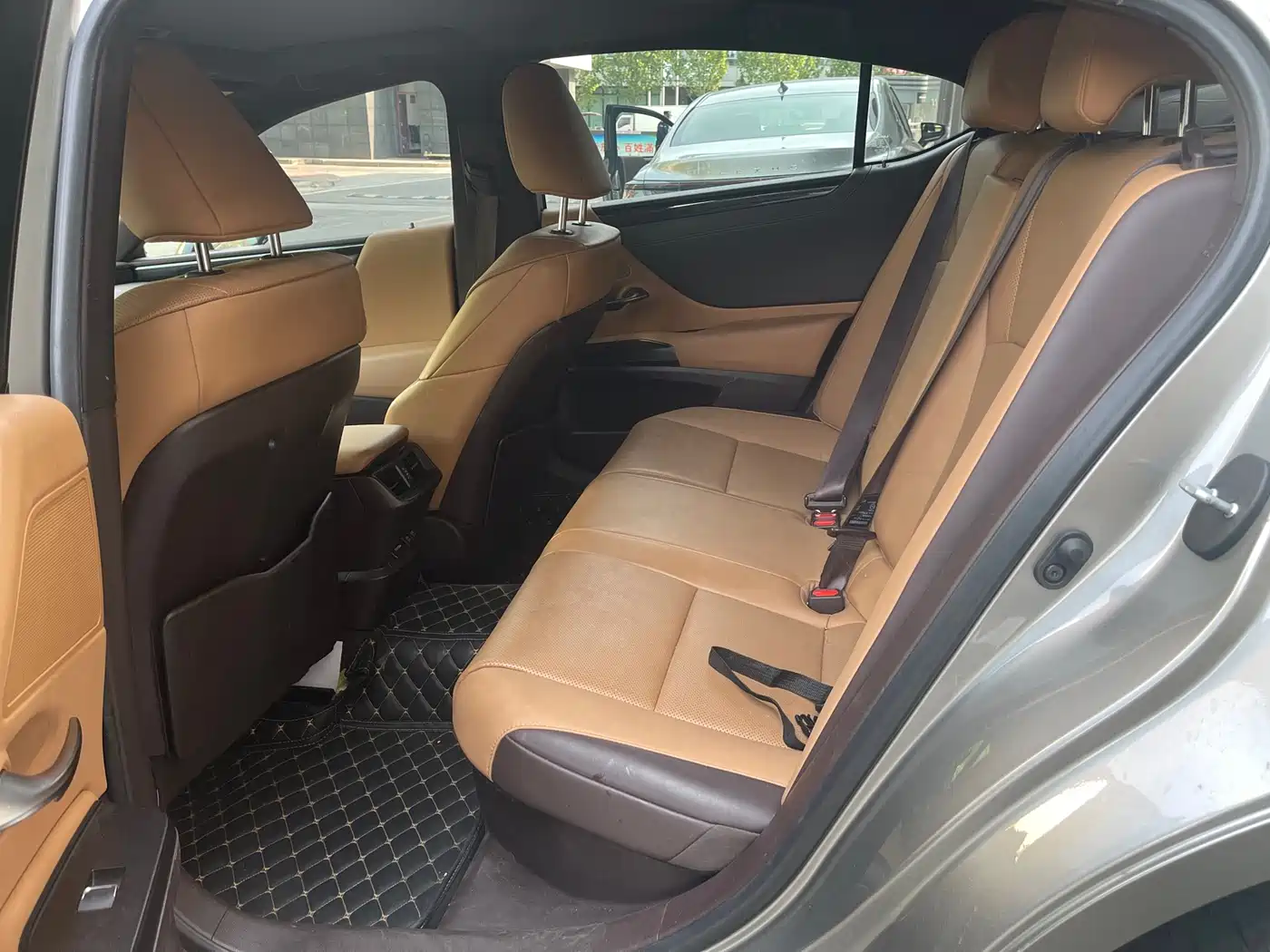 Lexus ES 2021 300h Luxury Edition фото 19