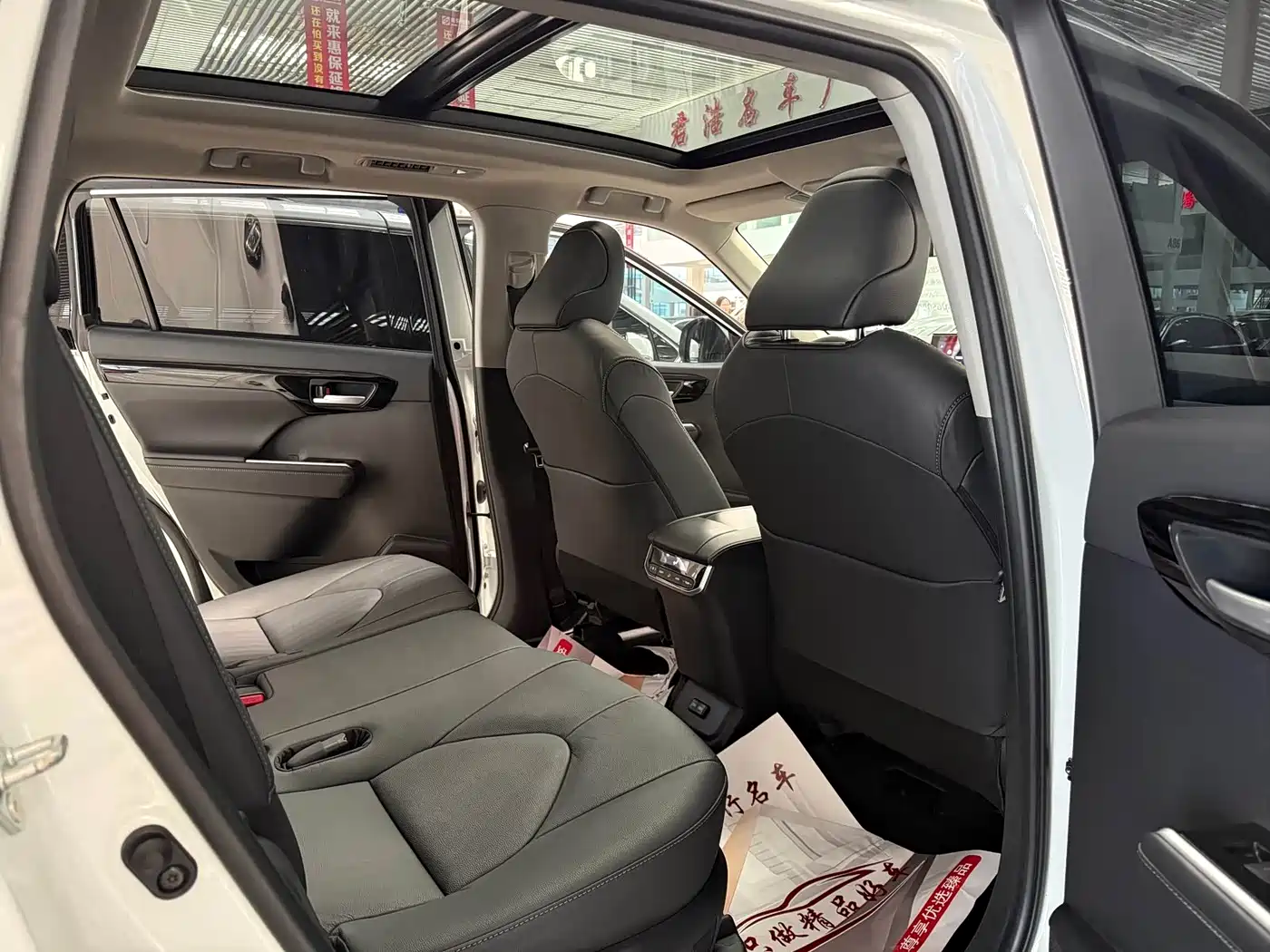 Toyota Highlander 2024 2.5L Smart Hybrid 4WD Premium 7-seater фото 11