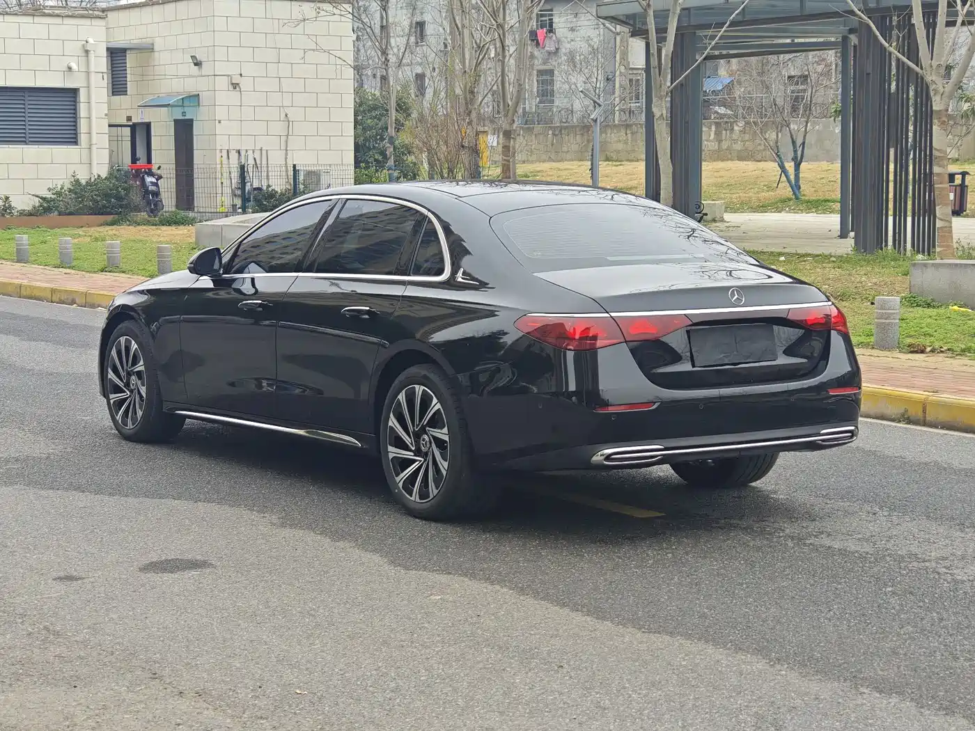Mercedes-Benz E-Class 2024 Model E 300 L Luxury фото 9