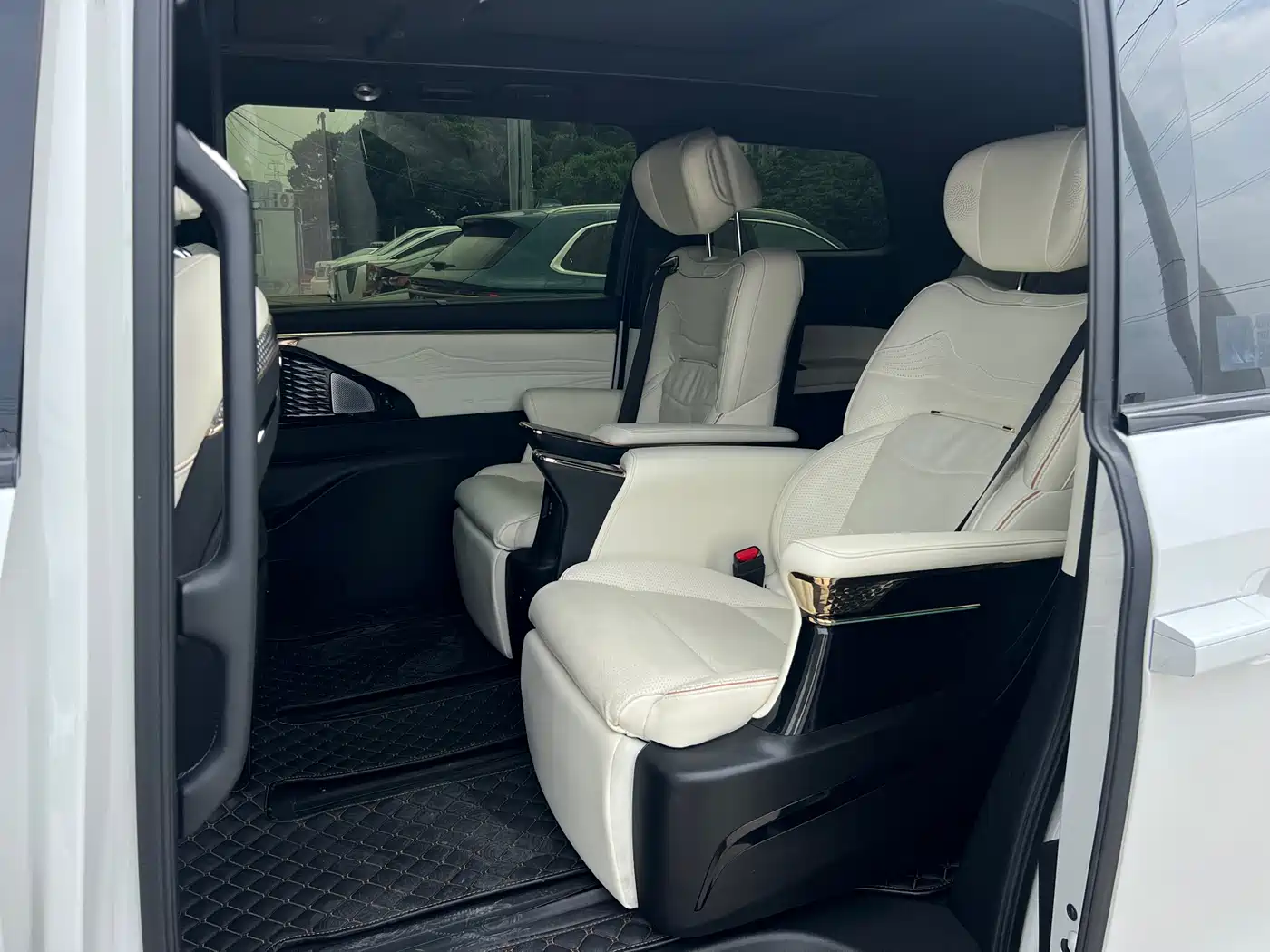 GAC Trumpchi Trumpchi M8 2023 Model Master Series Hybrid Royal Edition фото 20