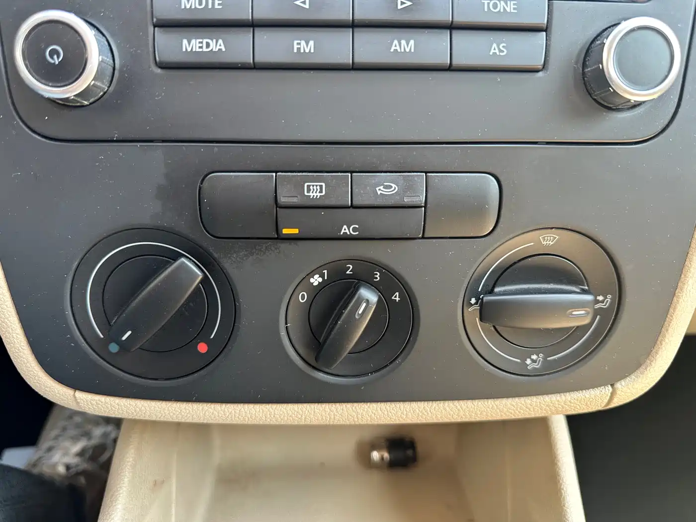 Volkswagen Bora 2012 2012 1.6L Automatic Comfort Model