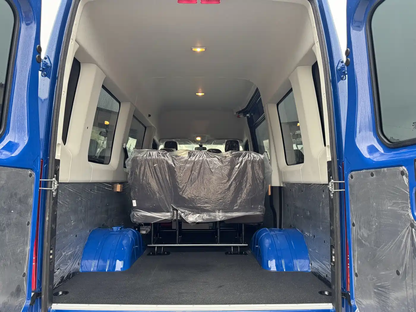Iveco Daily 2026 2021 2.0T Manual Chaorui Long Wheelbase Short Overhang High Roof Manual Door F1A