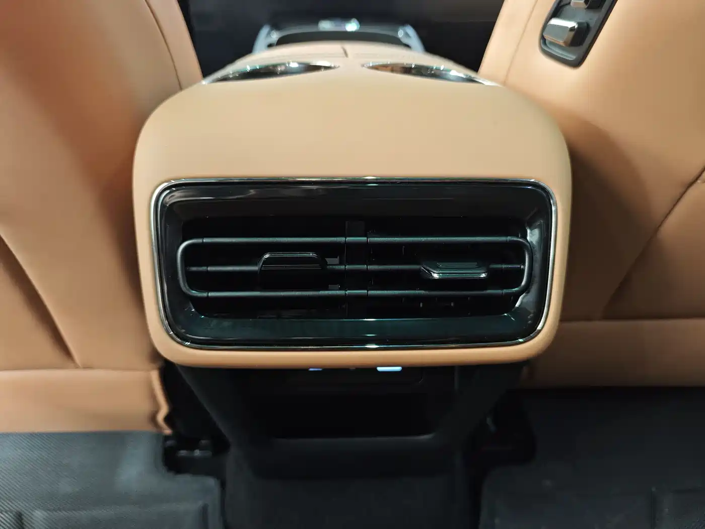 Geely Galaxy Galaxy Xingyao 8 2025 130km EM-i Premium Edition фото 19
