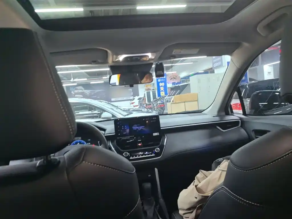 Toyota Corolla Cross 2023 2.0L Elite Edition фото 18