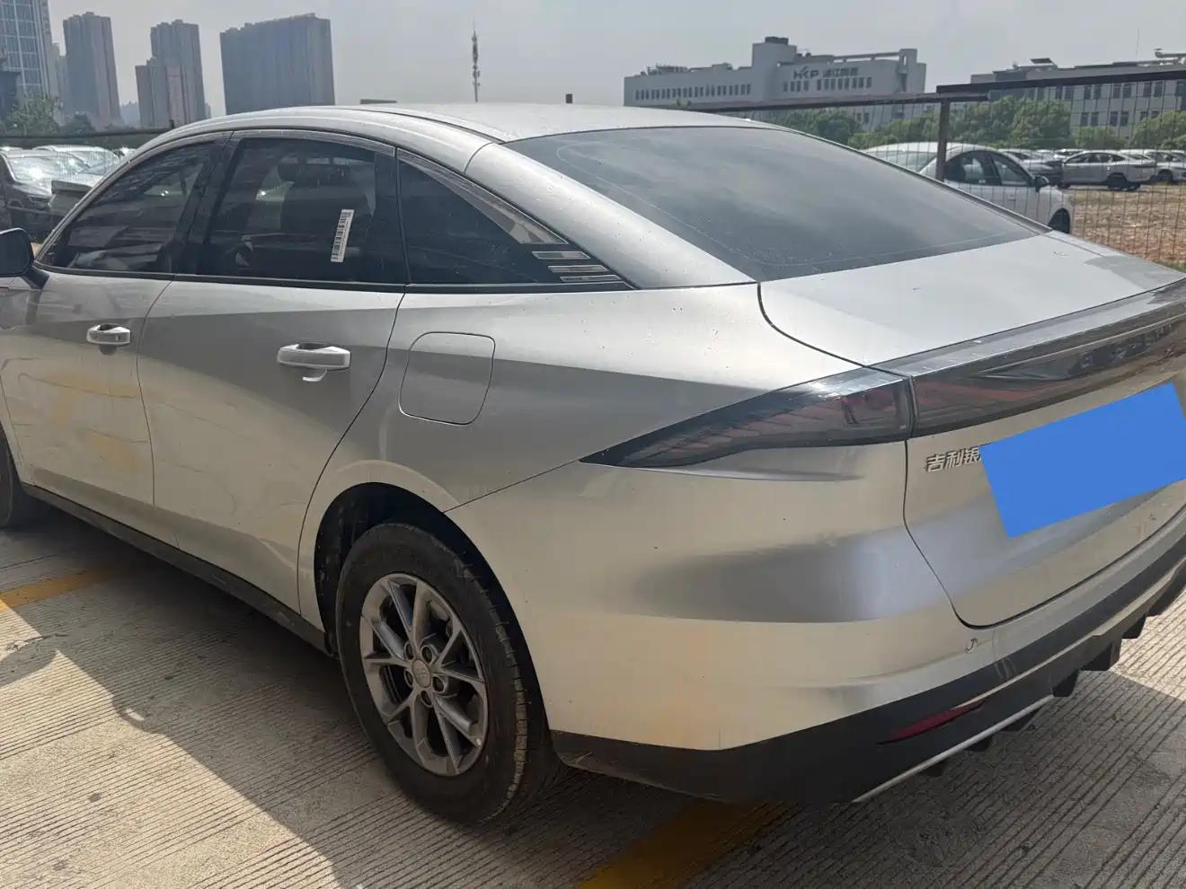 Geely Galaxy Galaxy L6 2025 EM-i 60km Explorer Edition фото 7