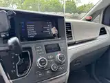 Photo 11 - Toyota Sienna