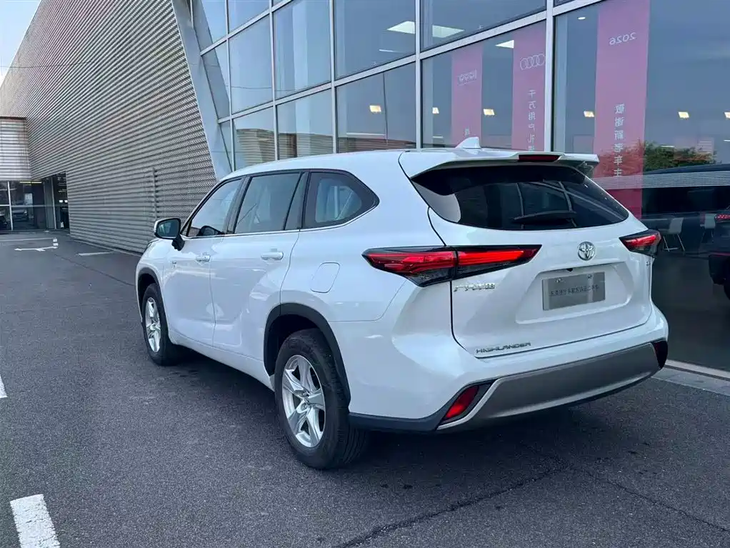 TOYOTA HIGHLANDER