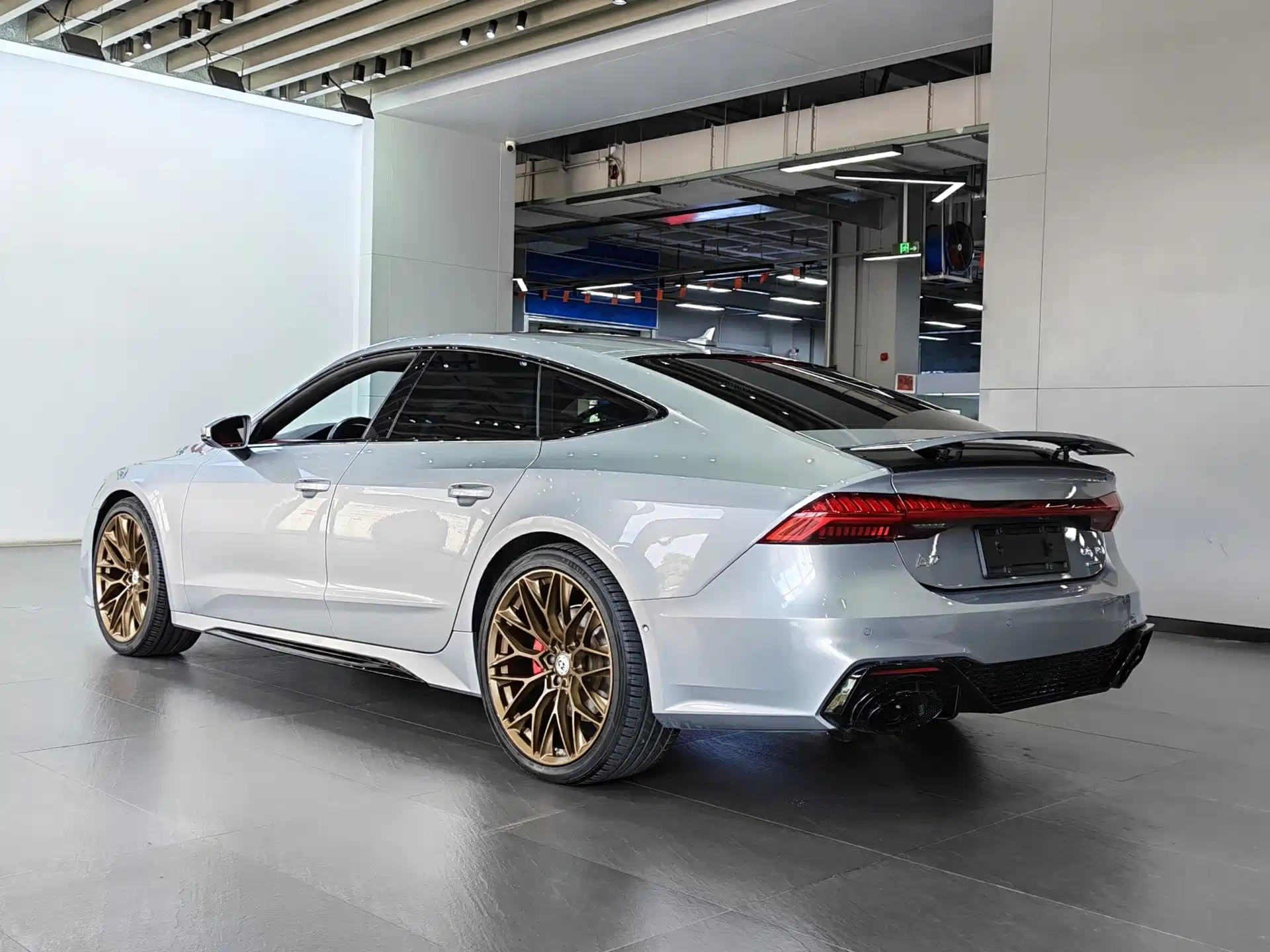 Фото 19 - Audi A7