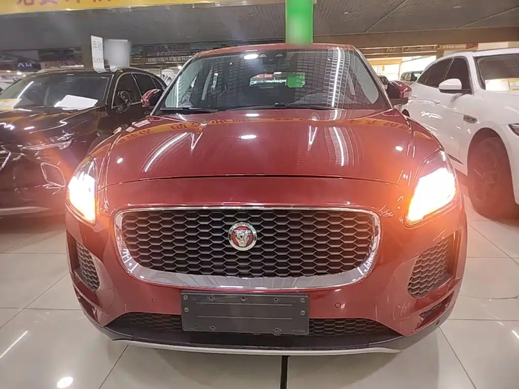 Фото 3 - Jaguar E-PACE