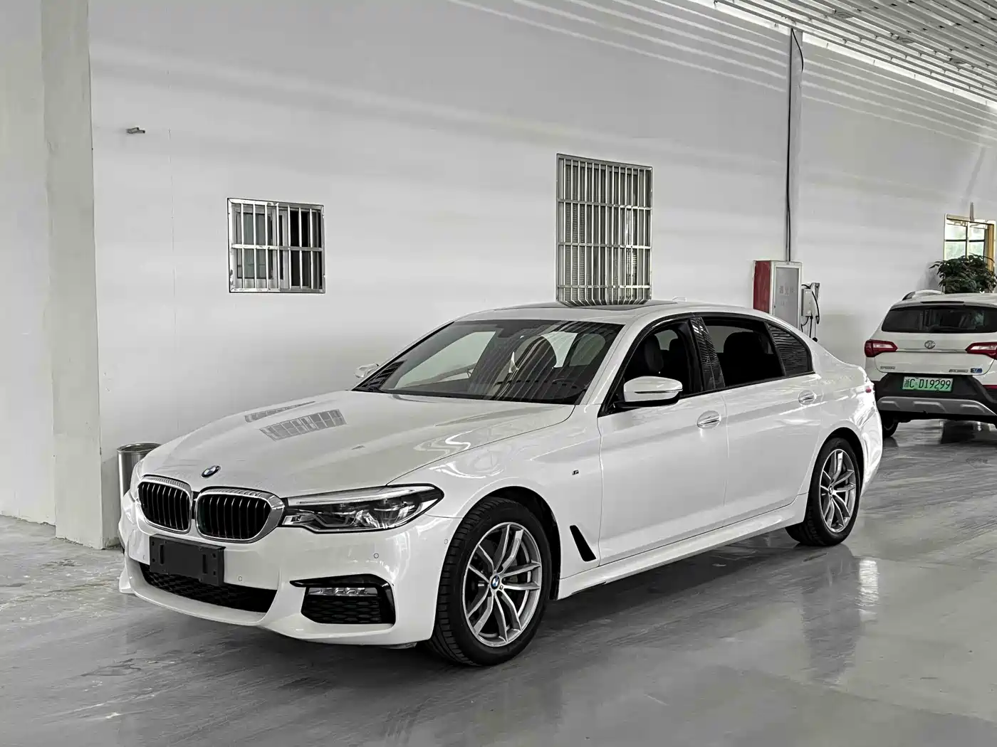 BMW 5 Series 2018 525Li M Sport Package