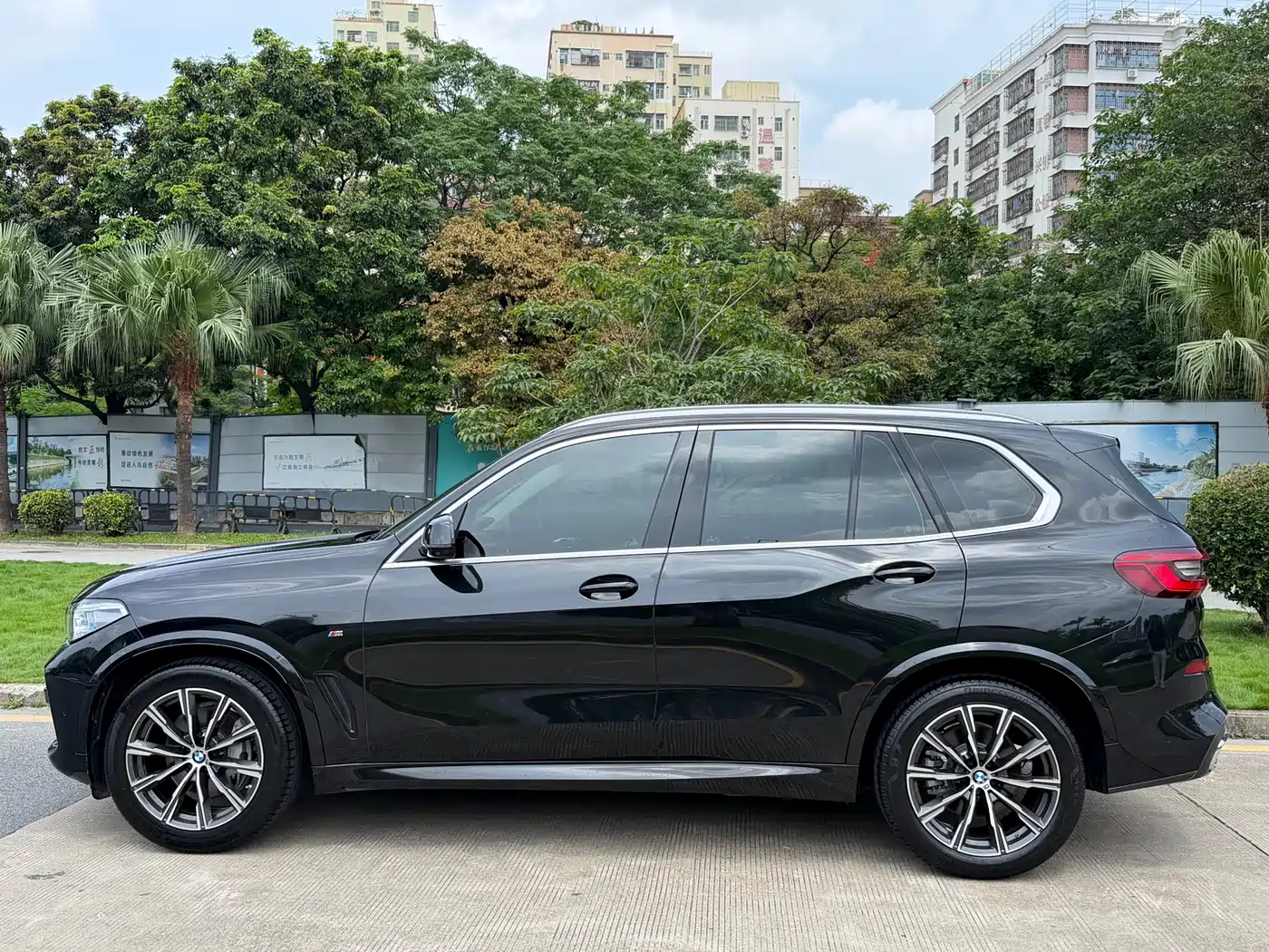 BMW X5 (Import) 2019 xDrive40i M Sport Package фото 7