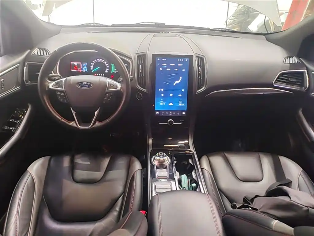 Фото 10 - Ford Edge