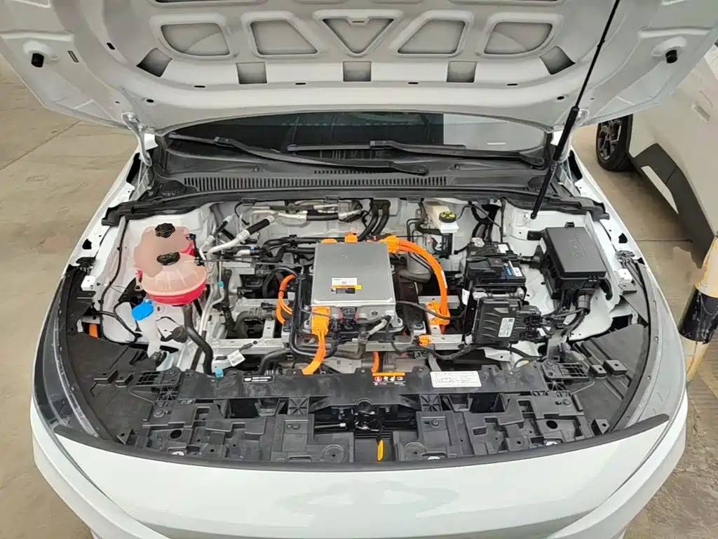 Фото 16 - Geely Geometry A