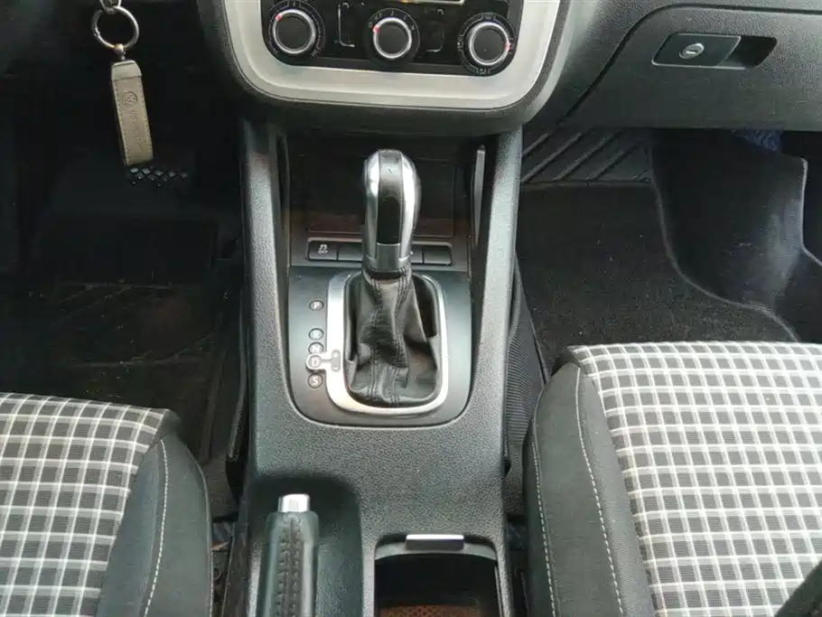 Volkswagen Scirocco 2015 1.4TSI Trend Edition фото 16