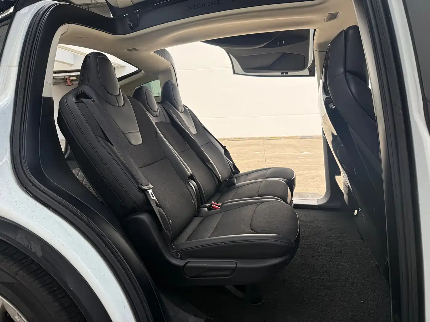TESLA MODEL X