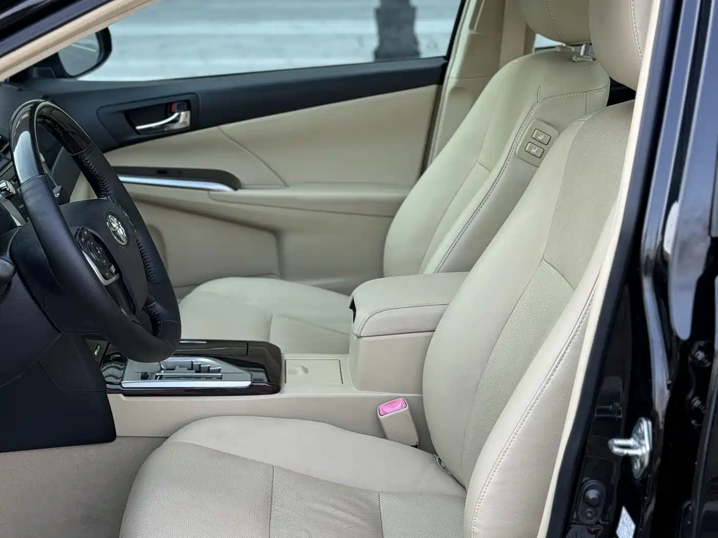Toyota Camry 2015 Dual Engine 2.5HG Luxury Navigation Edition фото 8