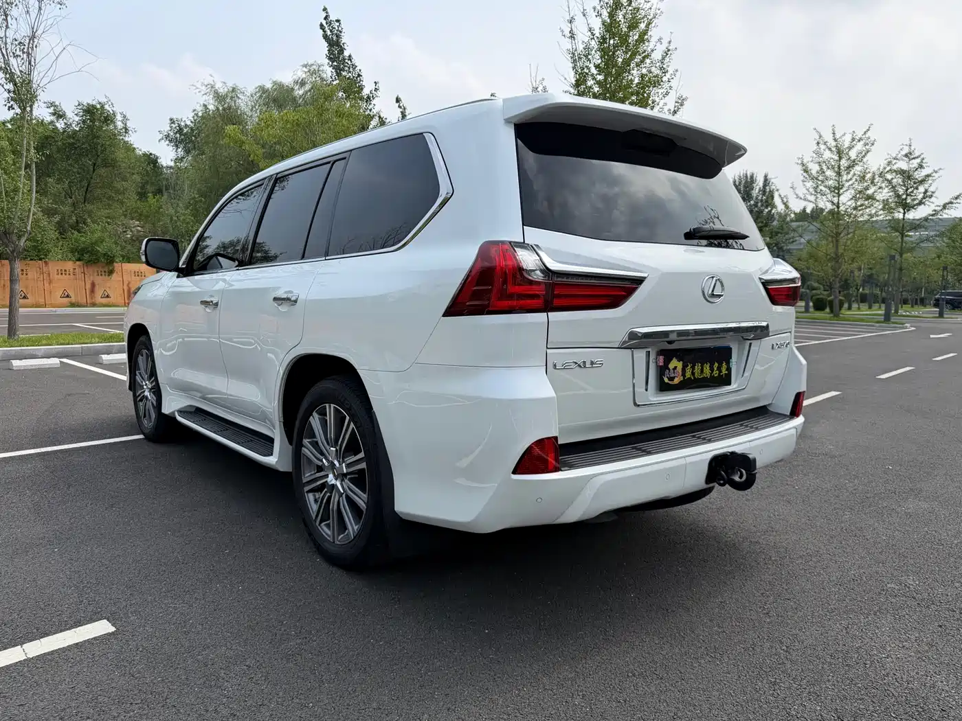 Фото 7 - Lexus LX
