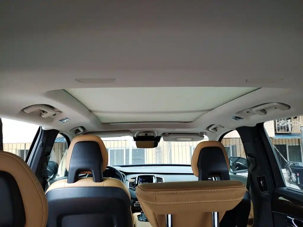 Фото 19 - Volvo XC90