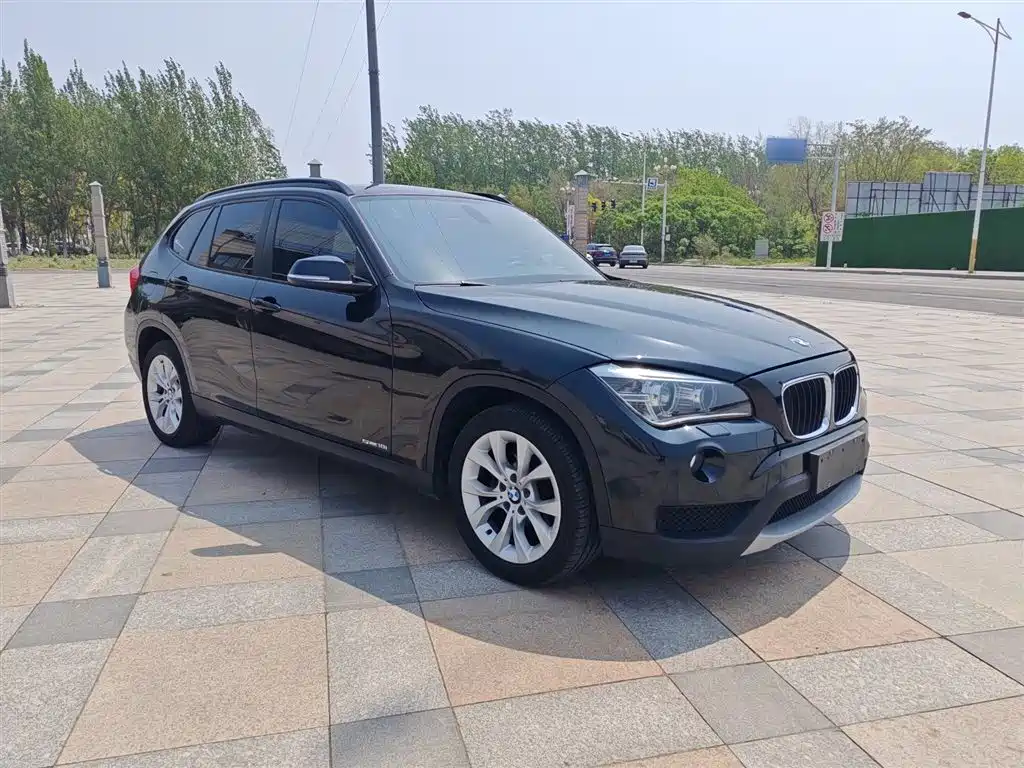 BMW X1 2013 sDrive18i Leading фото 5