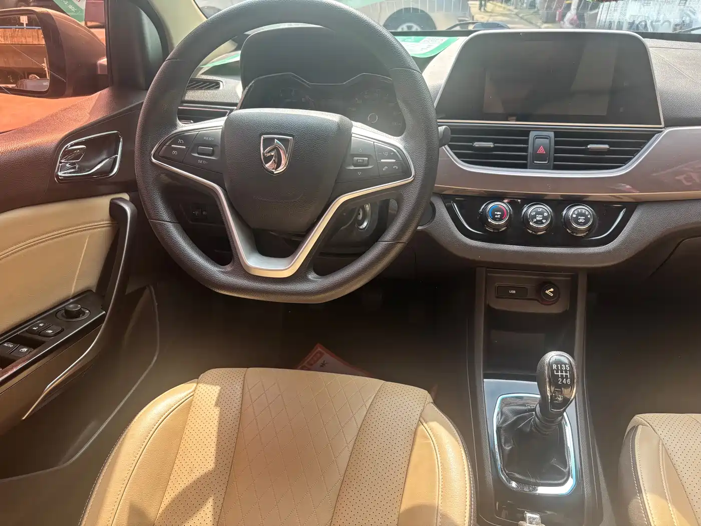 Baojun 310W 2018 2017 1.5L Manual Fashion Edition (China V)