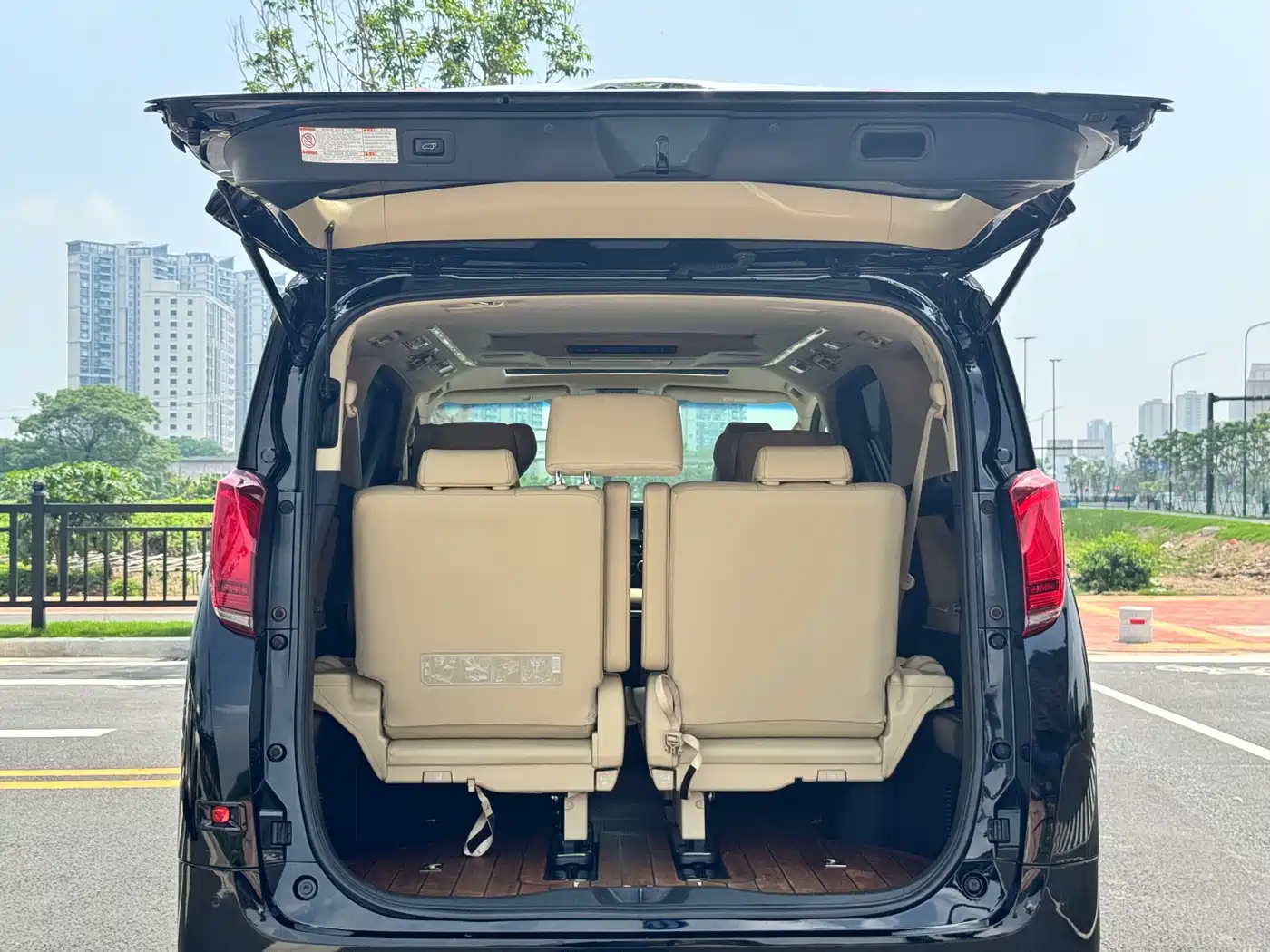 Toyota Alphard 2020 Hybrid 2.5L Luxury Edition фото 13