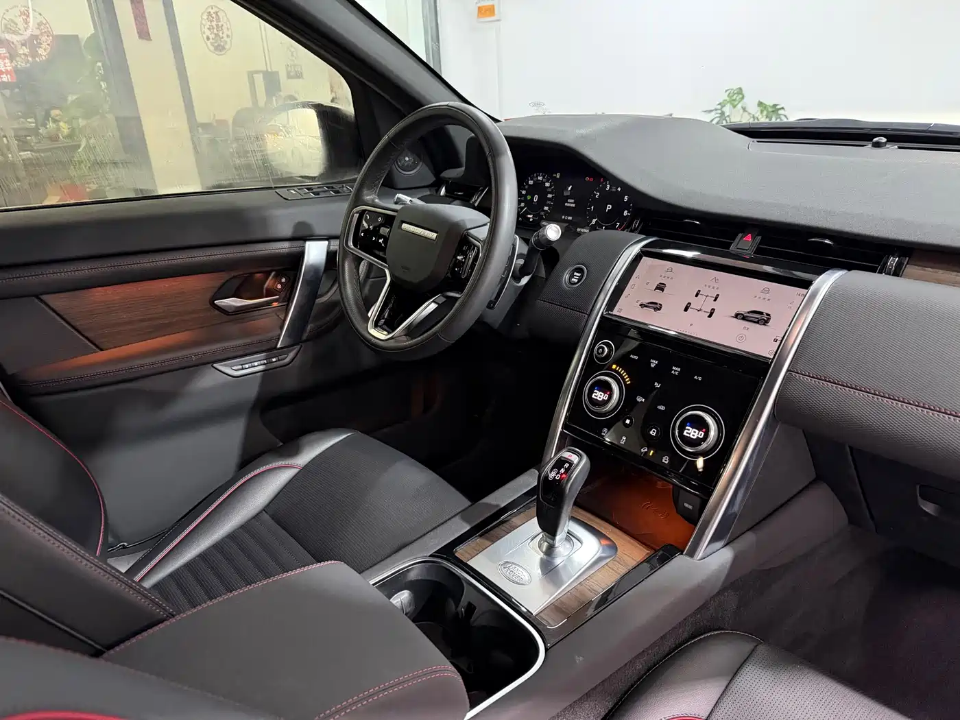 Land Rover Discovery Sport 2022 Model Facelift 249PS R-Dynamic SE Performance Tech Edition 5-seater фото 14