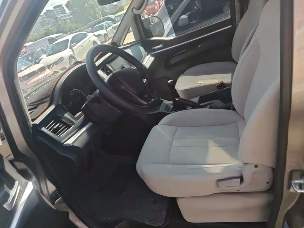 Dongfeng Fengxing Lingzhi 2025 2023 M5L 1.6L Basic 7-seater